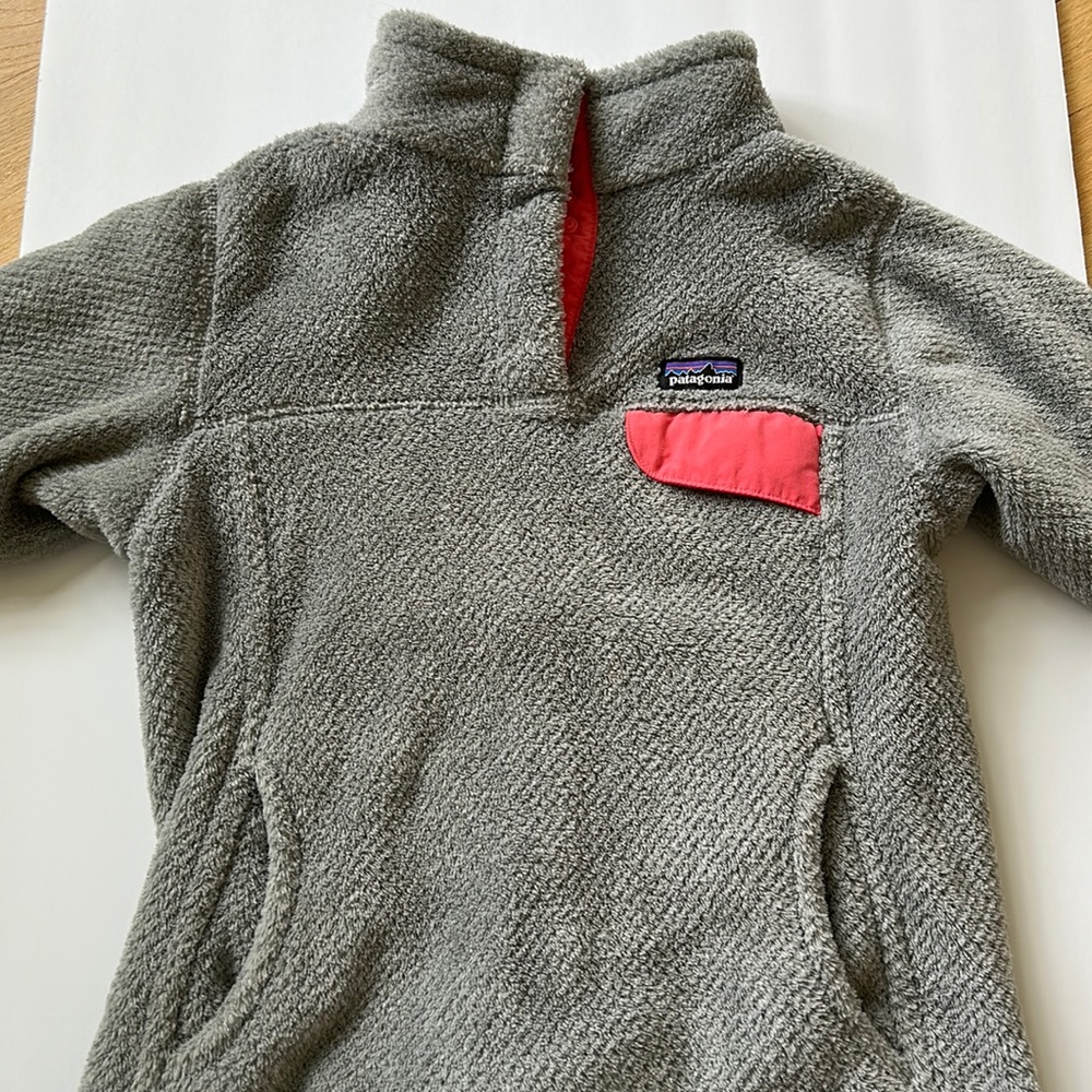 Patagonia Re-Tool Snap-T pullover girls size small gray and pink sweatshirt